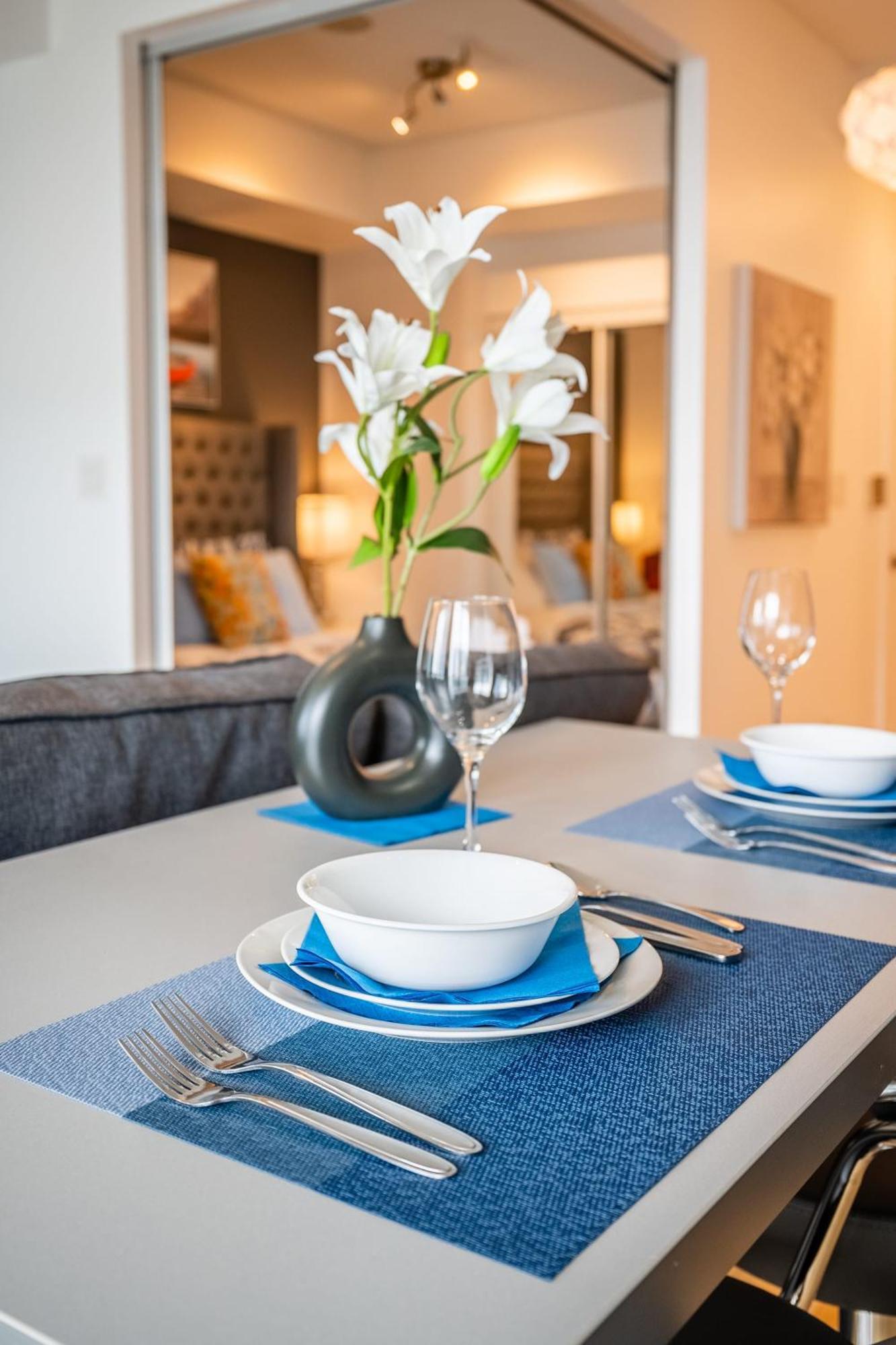 1Br Luxury Condo - Downtown Торонто Экстерьер фото